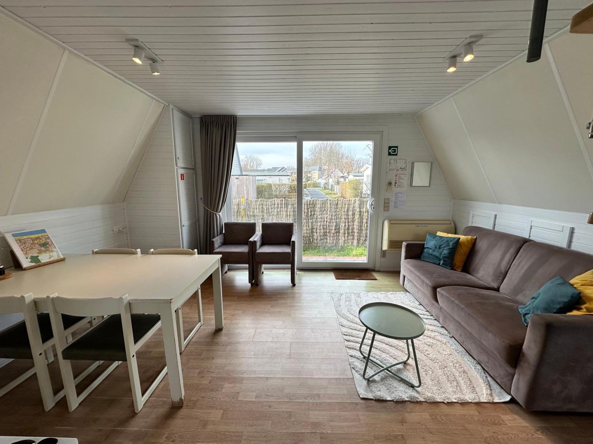 Gezellige Chalet In Nieuwpoort - Opkuis Inbegrepen In De Prijs Oostduinkerke Exteriör bild