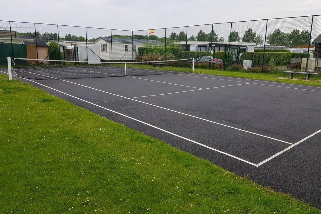Gezellige Chalet In Nieuwpoort - Opkuis Inbegrepen In De Prijs Oostduinkerke Exteriör bild