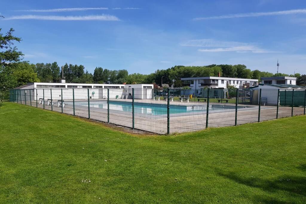 Gezellige Chalet In Nieuwpoort - Opkuis Inbegrepen In De Prijs Oostduinkerke Exteriör bild