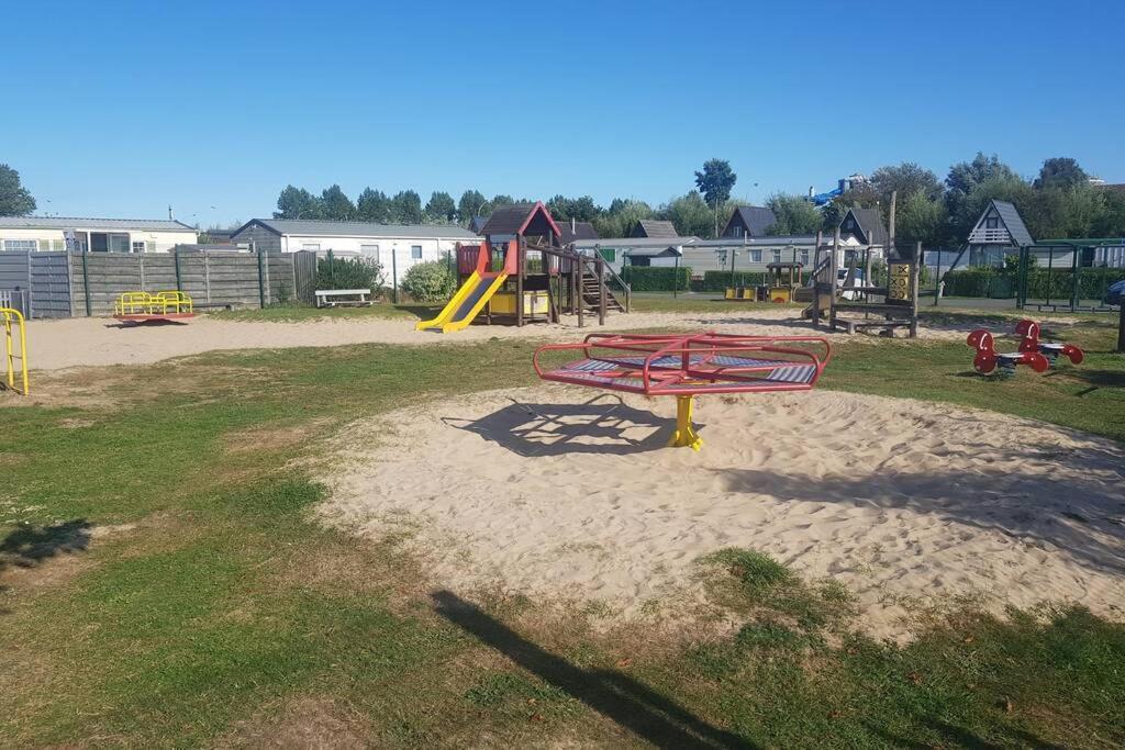 Gezellige Chalet In Nieuwpoort - Opkuis Inbegrepen In De Prijs Oostduinkerke Exteriör bild
