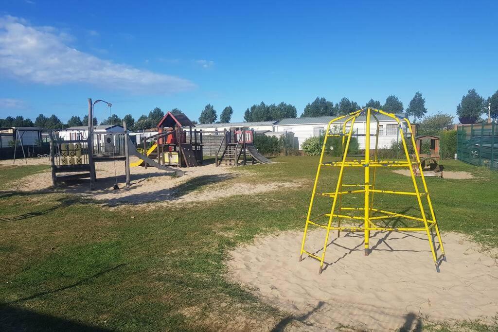 Gezellige Chalet In Nieuwpoort - Opkuis Inbegrepen In De Prijs Oostduinkerke Exteriör bild
