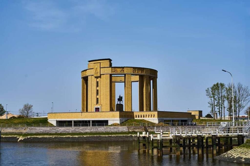 Gezellige Chalet In Nieuwpoort - Opkuis Inbegrepen In De Prijs Oostduinkerke Exteriör bild